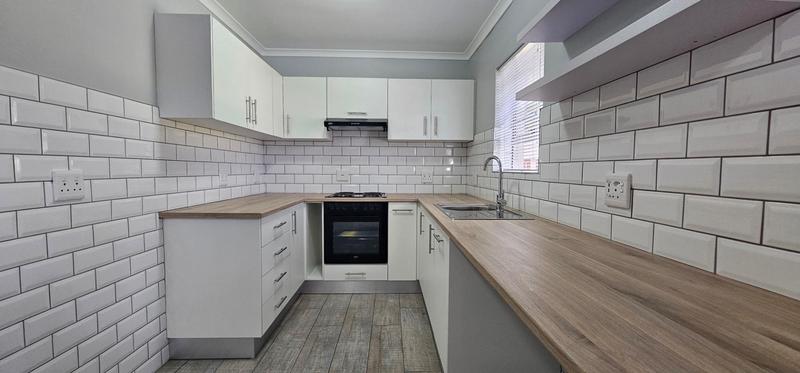 2 Bedroom Property for Sale in Middedorp Western Cape